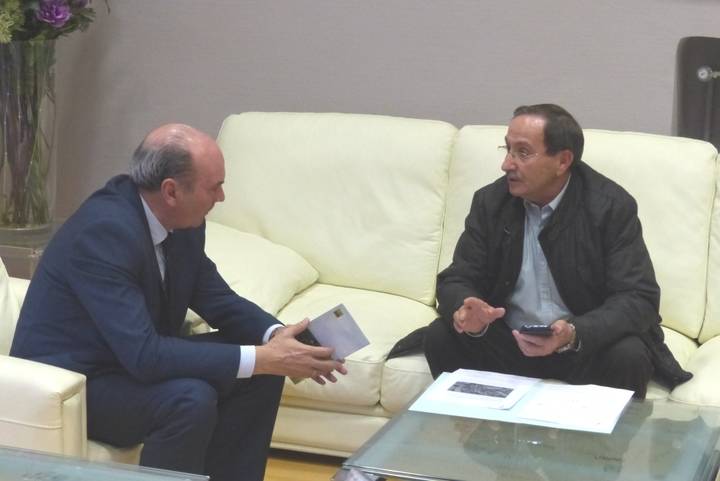 Latre escucha las demandas de los alcaldes de Congostrina, Embid y Rillo de Gallo