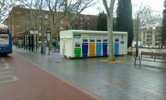 El nuevo Punto Limpio Móvil ha llegado este lunes a Los Manantiales