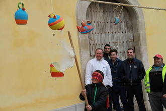 Pareja empieza su carnaval con el 'Jueves Lardero'