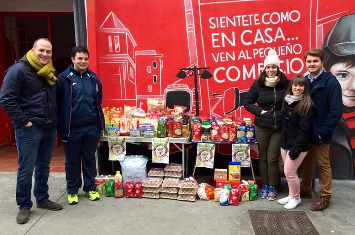 Populares solidarios entregó más de 200 Kg de alimentos a Cáritas El Casar