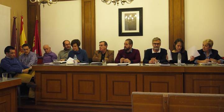 PSOE y Ahora Brihuega “se niegan a que los jóvenes estudiantes paguen sólo 20 euros por trasladarse a estudiar”