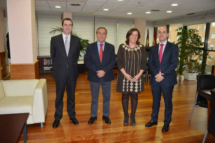 El Gobierno regional presenta a los agentes económicos y sociales el Plan Adelante 2016-2019