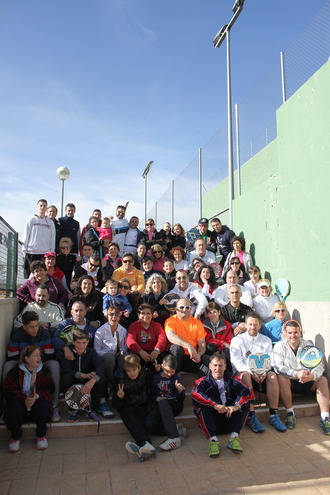 Los seteros comparten mañana navideña dominical en torno al pádel