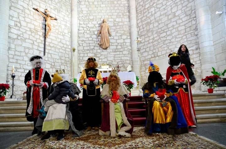 Los Reyes Magos visitan Pareja y Casasana 