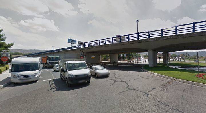 Dos mujeres mayores heridas tras ser atropelladas por un camión en Cuatro Caminos