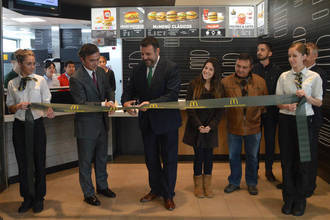 El PP denuncia que Blanco “no ha tratado por igual a McDonald’s que al pequeño comercio azudense”