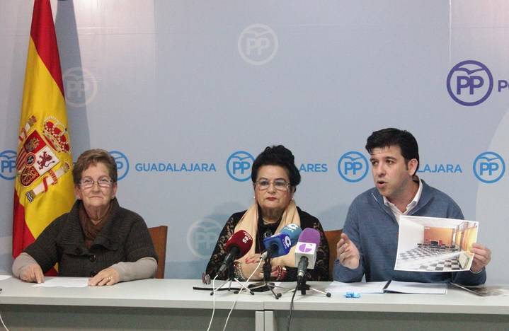 La Asociación de Pensionistas de Torrejón del Rey afirma que el alcalde socialista quiere echarlos de su local de reunión