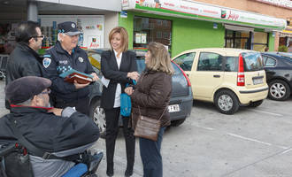 La concejala de Seguridad visita El Alamín junto a los vecinos