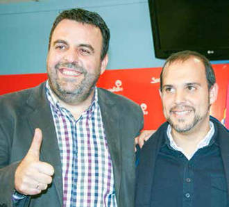 Blanco junto a su predecesor en el cargo, Pablo Bellido.