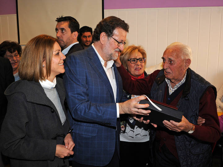 Rajoy con Cospedal se dan un baño de multitudes en Toledo : “Voy a seguir luchando por España y el interés de los españoles, no me voy a rendir”