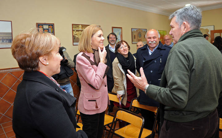 Cospedal pide a Sánchez y Rivera que se sienten a hablar con el PP para “construir un futuro para España”