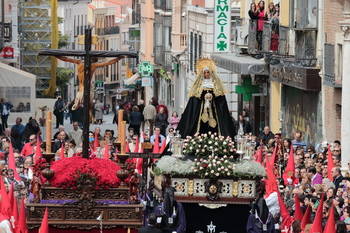 Guadalajara disfruta este Viernes Santo del Encuentro de Ntra. Sra. de la Soledad y de la Procesión del Silencio y Santo Entierro