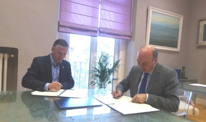 Latre reafirma el apoyo de la Diputación a la Feria Apícola de Pastrana