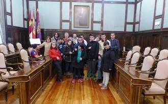 Alumnos del Colegio de Educación Especial Virgen del Amparo visitan el Palacio Provincial