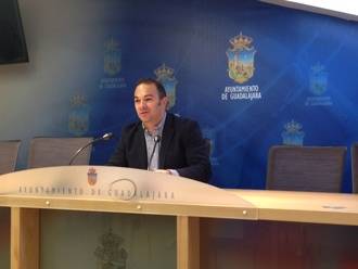 La sustitución de las farolas por otras de tecnología LED, a punto de concluir en la capital