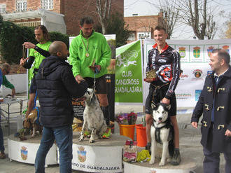 Juan Carlos de la Luz y Gana se impusieron en el VII Canicross de Guadalajara