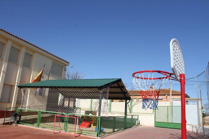 El Ayuntamiento mejora las instalaciones del colegio de Fuentenovilla