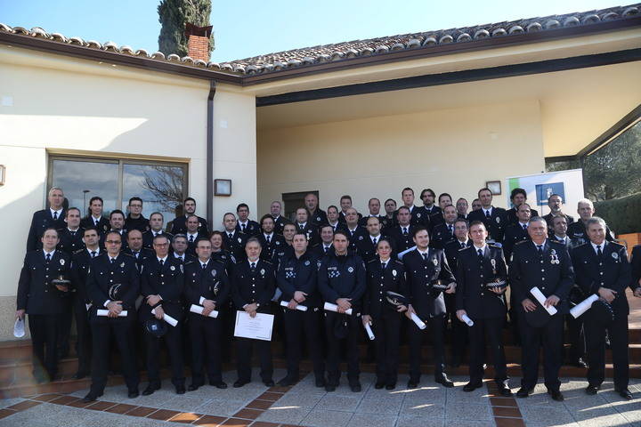 127 policías locales de la región reciben distinciones de los tres cursos de especialista desarrollados en la Escuela de Protección Ciudadana 