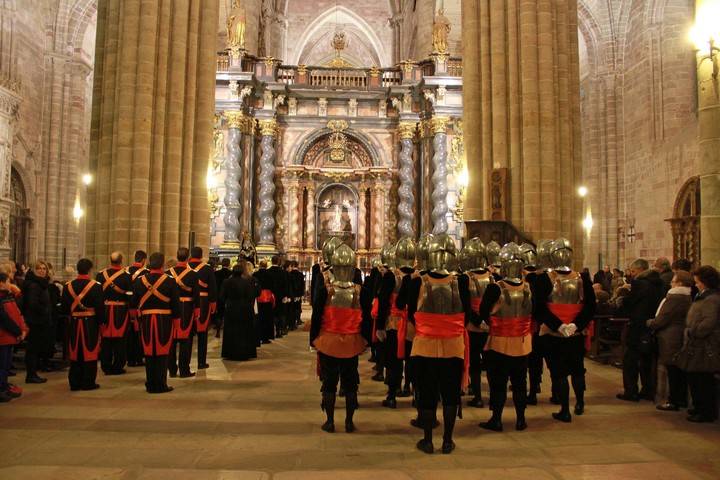 Sigüenza vive una Semana Santa, repleta de turistas, con respeto y devoción