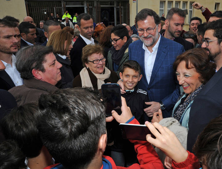 Rajoy con Cospedal se dan un baño de multitudes en Toledo : “Voy a seguir luchando por España y el interés de los españoles, no me voy a rendir”