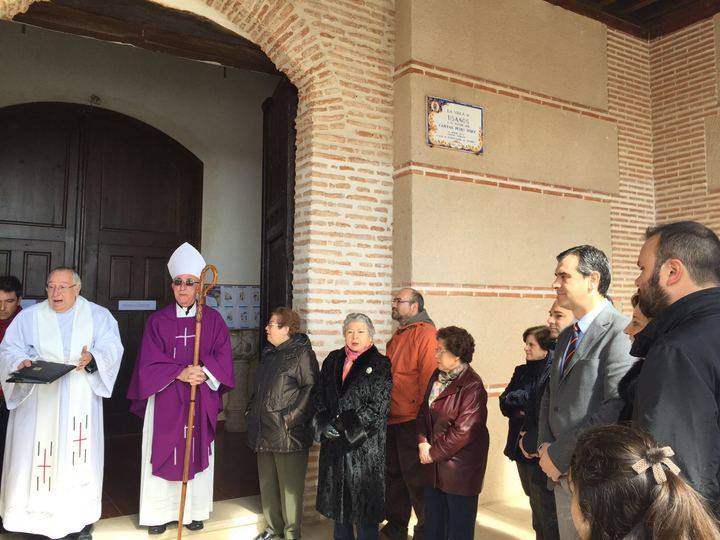 Román asiste este domingo a la misa que se celebra en Usanos con motivo de la finalización de las obras de la iglesia