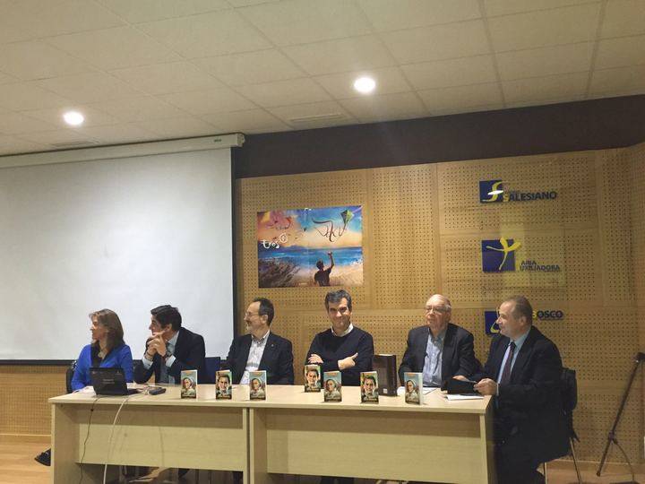 El alcalde de Guadalajara asiste a la presentación del libro de Paco de Coro