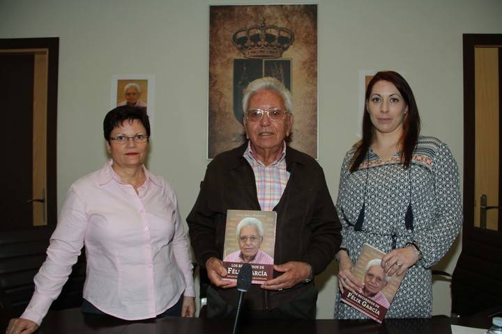 Isabel García Francisco presenta en Quer su libro 'Los recuerdos de Félix García', basado en la memoria de la infancia y juventud de su padre