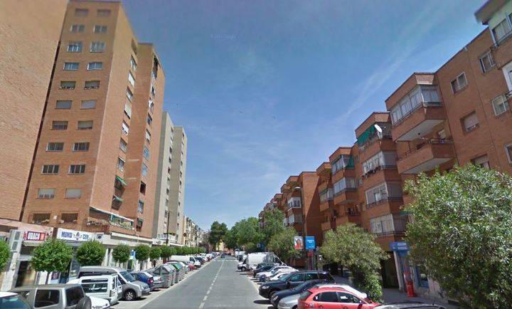 Una víctima de violencia de género huye con su bebé del presunto agresor y se refugia en un bar cercano en Los Manantiales