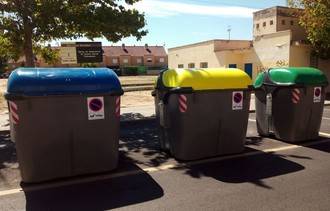 Dos menores se dedicaron a volcar 40 contenedores de basura en una noche