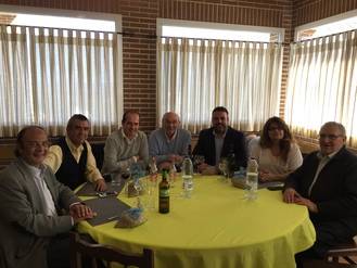 Alberto Rojo se reúne con los miembros del Centro Segoviano de Guadalajara