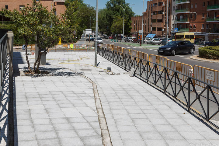 A punto de concluir las obras de ampliación de la acera en el cruce de Luis Ibarra Landete con Cardenal Mendoza