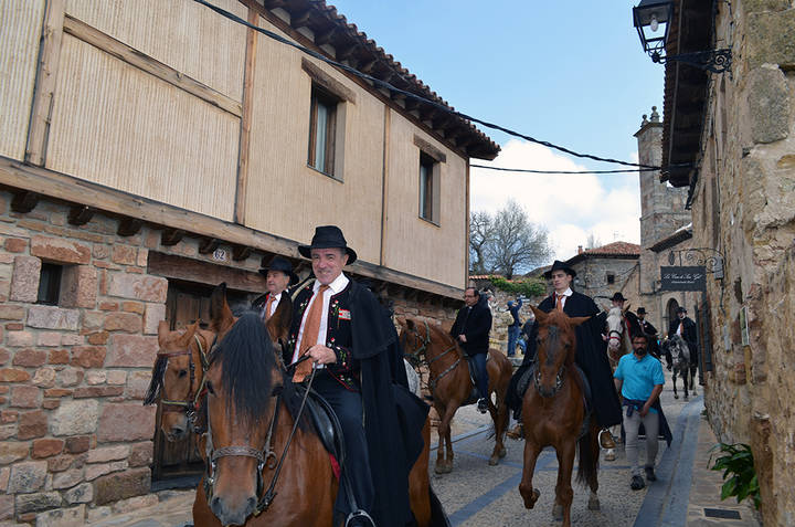 Atienza celebra su tradicional Caballada con una gran afluencia de público