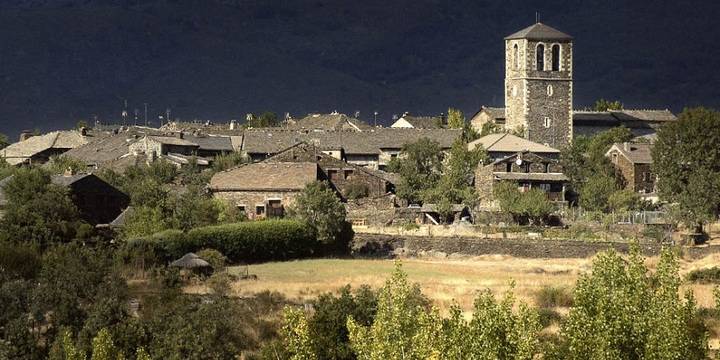 Un helicóptero rescata a una senderista tras caerse en Campillo de Ranas