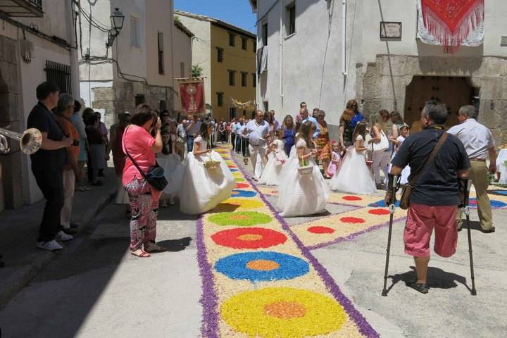 Las calles de Almonacid se llenarán de color con las Alfombras del Corpus