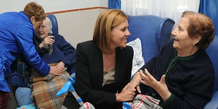 Cospedal vuelve a lamentar la subida de impuestos porque es perjudicial para el empleo, el crecimiento económico y el bienestar