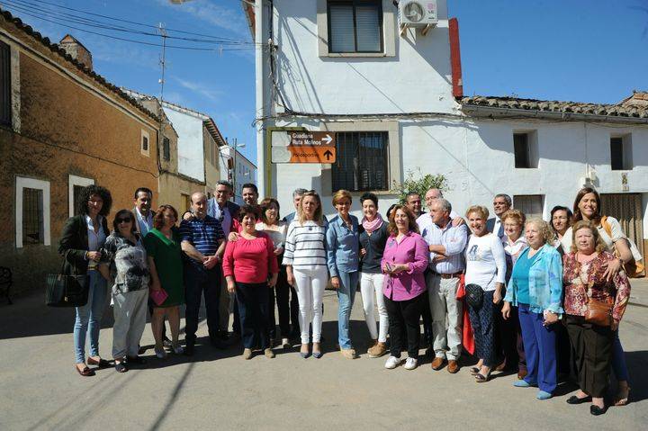 Cospedal destaca que, por primera vez desde 2010, estemos por debajo de los cuatro millones de parados