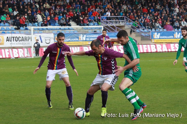 Un Dépor nervioso y aturullado se deja 3 puntos en casa y se le complica la permanencia