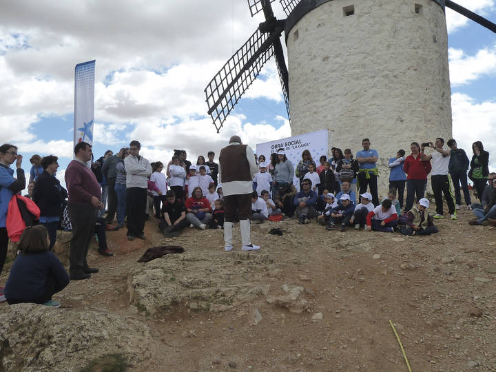 150 jóvenes discapacitados y en situación de vulnerabilidad participan en una actividad de los voluntarios de la Caixa en Consuegra por el 400º Aniversario de Cervantes