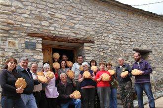 Almiruete hizo pan y bollos para celebrar el Día de la Colación