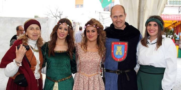 El arcoíris corona el éxito de la III Feria Medieval de Pareja con más de 4.000 visitantes