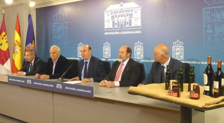 La Diputación reafirma su compromiso con las tres Denominaciones de Origen de la provincia