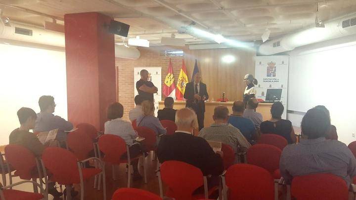 La Diputación informa a los establecimientos hosteleros del proyecto ‘Viaje a la Alcarria’ haciéndoles partícipes