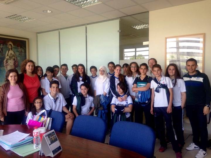 Alumnos de los Maristas visitan el Centro Municipal Integrado Eduardo Guitián