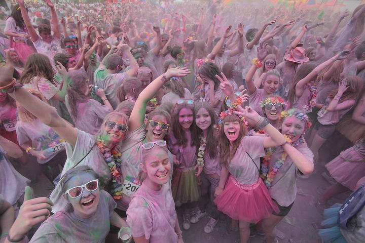 Miles de corredores y polvos de colores volverán a teñir Guadalajara en su segunda Holi Run