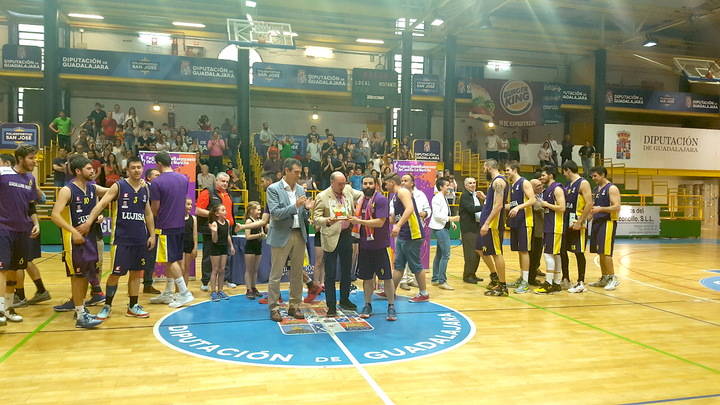 El presidente de la Diputación felicita al Guadalajara Basket por su ascenso a la Liga EBA