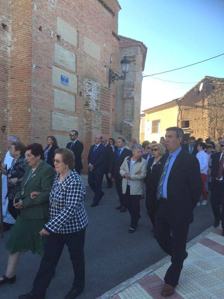 El presidente de la Diputación asiste en Usanos a la tradicional procesión de las Fiestas Patronales