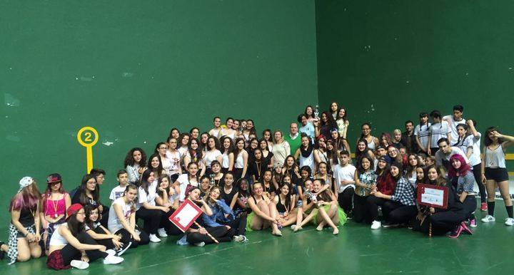 El polideportivo San José de la Diputación acoge una animada actividad de coreografía