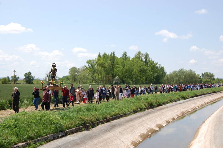 Yunquera de Henares celebra la festividad de San Isidro Labrador con el tradicional reparto del Chusco