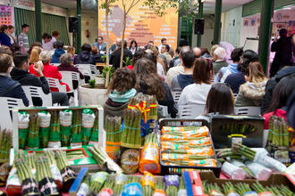 Numeroso público asiste a la tercera de las jornadas del programa municipal ¡Ven al Mercado de Abastos!