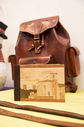 Miles de horas de trabajo repartidas en dos centenares de obras artesanales se concentran en la Casa de la Cultura trillana